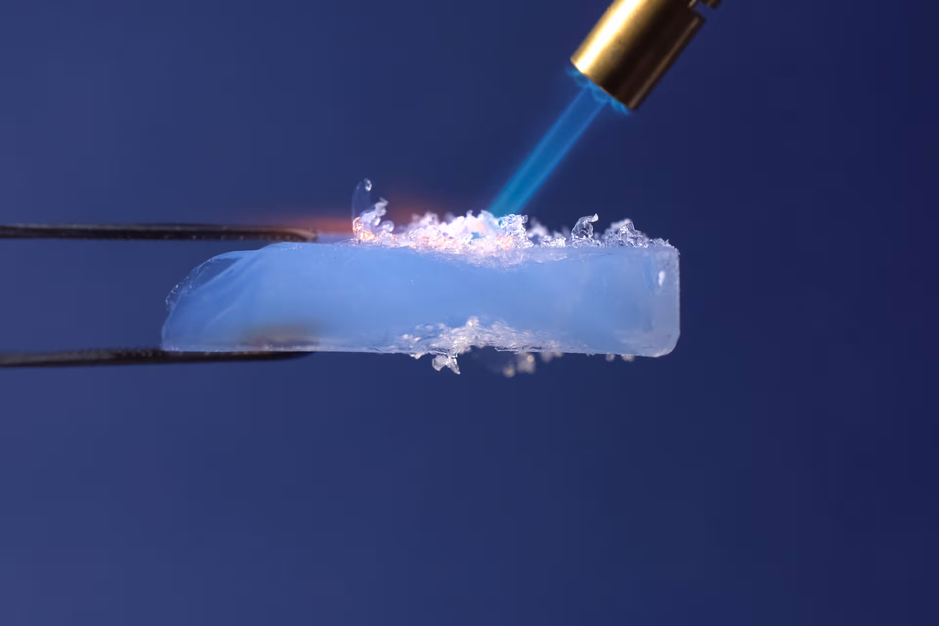 عایق های اروژل چیست و چرا انقلابی در عایق کاری ساختمان هستند | مزایا و معایب