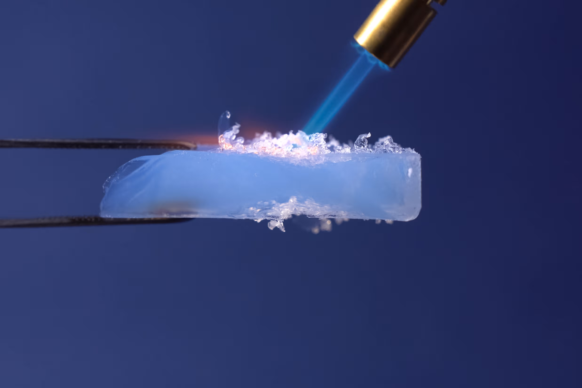 عایق های اروژل نسل جدید عایق کاری ساختمان با ضخامت کم، وزن سبک و عملکرد حرارتی بسیار بالا هستند.